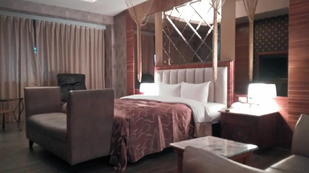 Michelle Motel Taichung Exterior photo